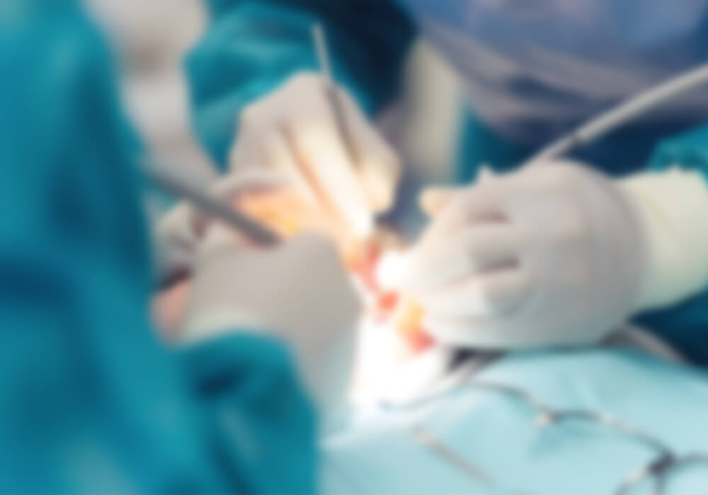 患者の歯の治療を行う歯科医師のイメージ